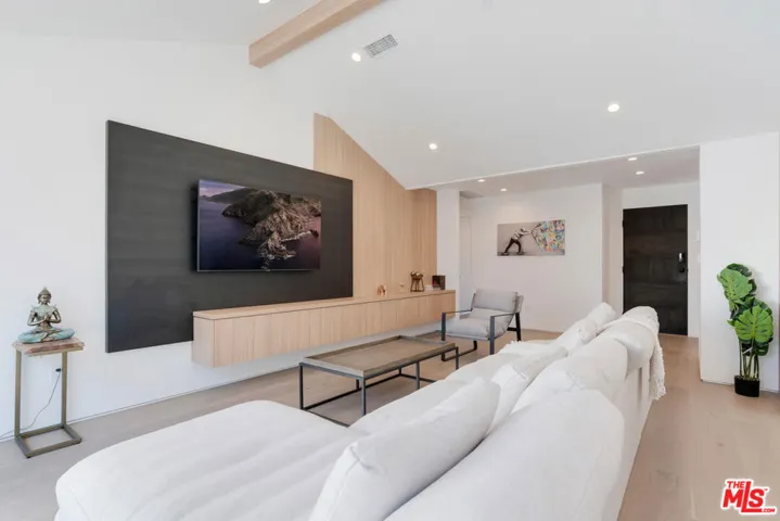 19602 Hamlin Street, Reseda, California 91335