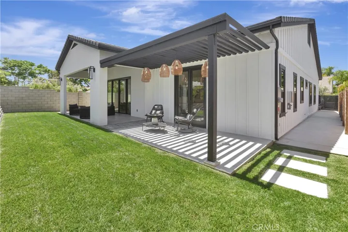 15362 Seine, Irvine, California 92604
