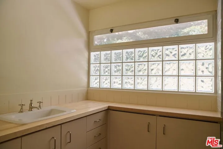 603 Hightree Road, Los Angeles, California 90402