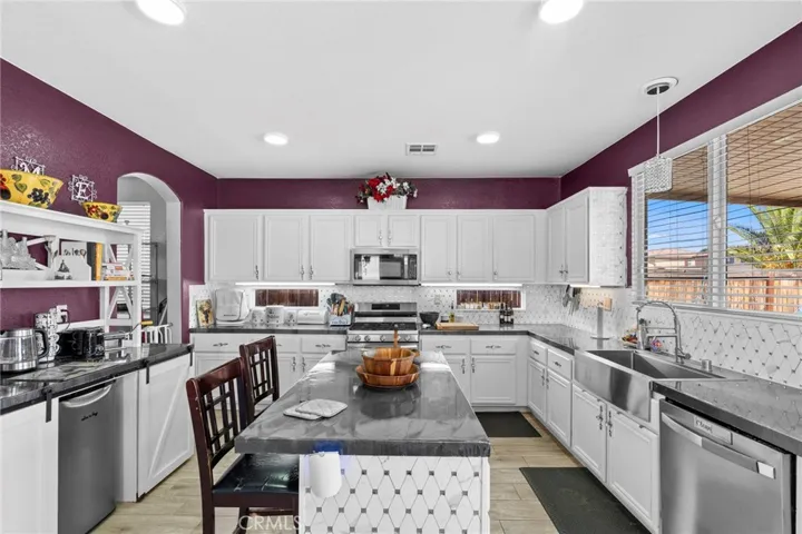 14490 Arthur Street, Oak Hills, California 92344
