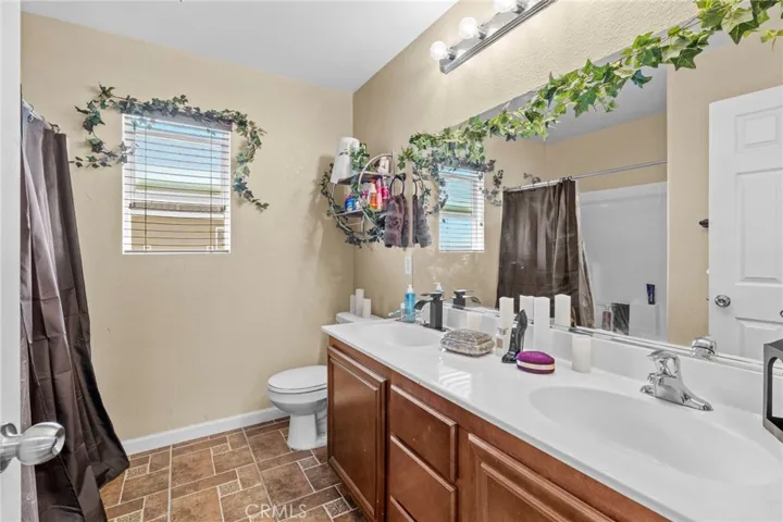 14490 Arthur Street, Oak Hills, California 92344