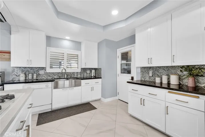 Notice the stainless steel apron sink.