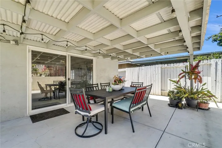 Covered patio for dining al fresco!