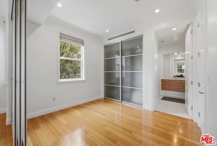 8121 Norton Avenue 201, Los Angeles, California 90046
