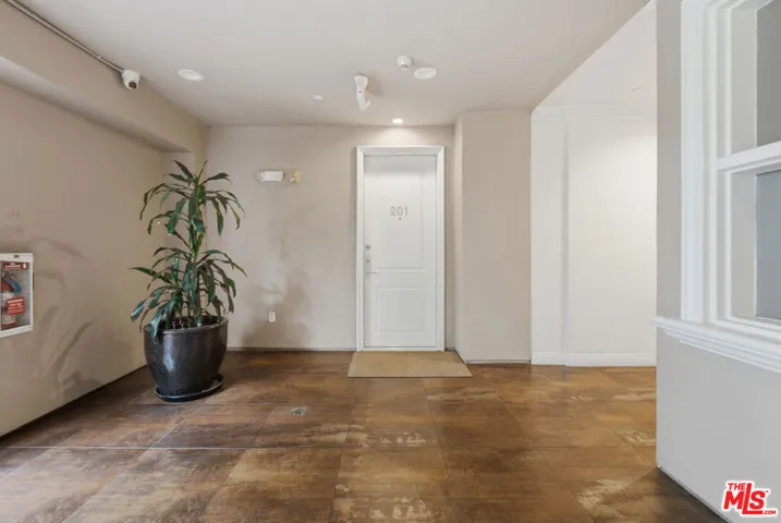 8121 Norton Avenue 201, Los Angeles, California 90046