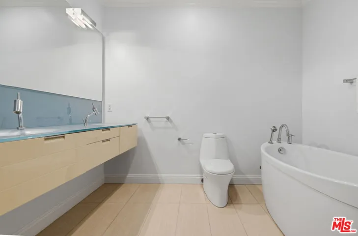8121 Norton Avenue 201, Los Angeles, California 90046