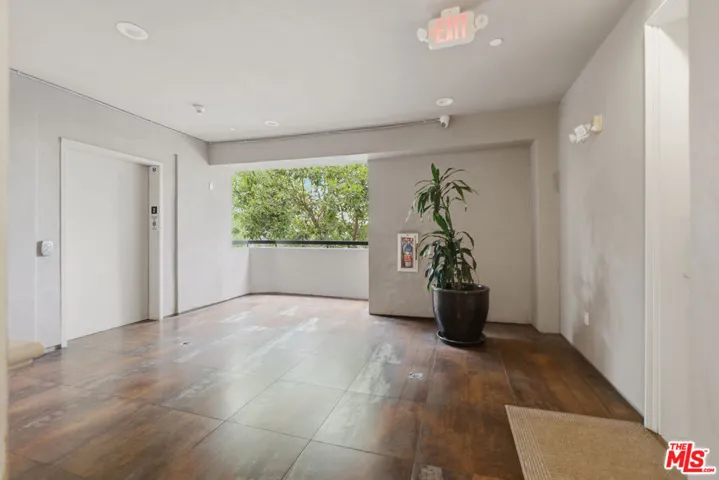8121 Norton Avenue 201, Los Angeles, California 90046
