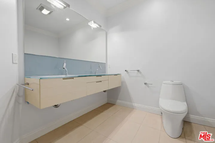 8121 Norton Avenue 201, Los Angeles, California 90046