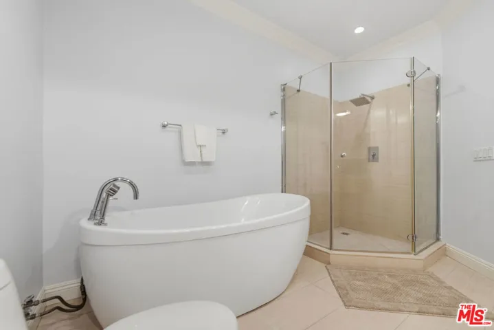 8121 Norton Avenue 201, Los Angeles, California 90046