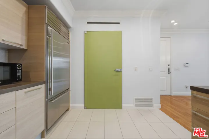 8121 Norton Avenue 201, Los Angeles, California 90046