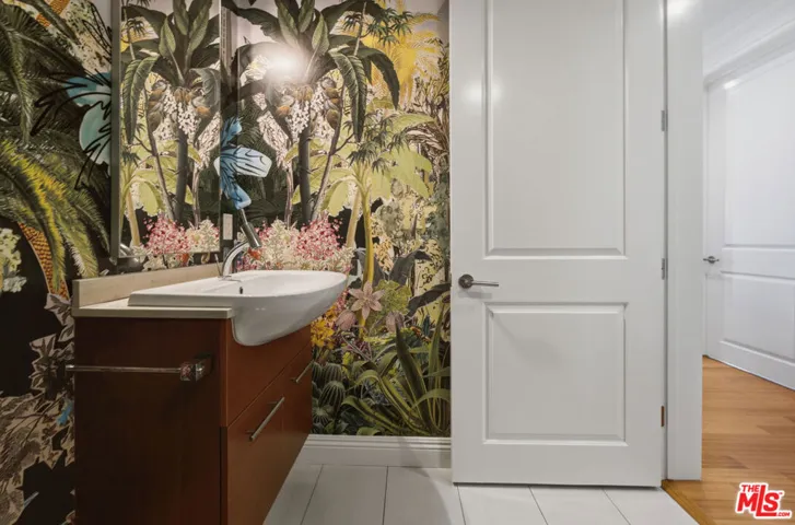 8121 Norton Avenue 201, Los Angeles, California 90046