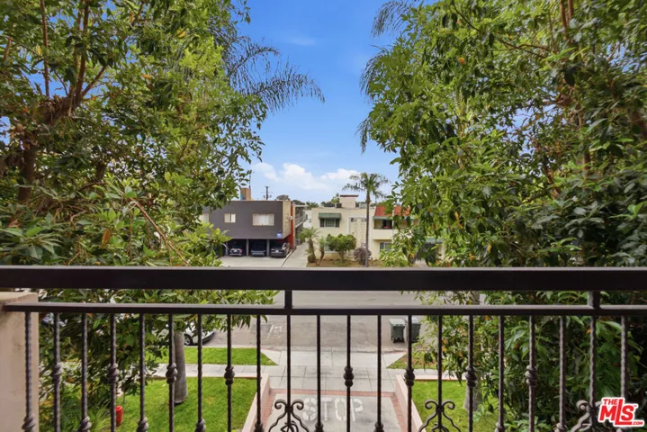 8121 Norton Avenue 201, Los Angeles, California 90046
