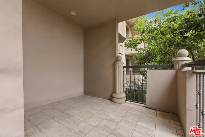 8121 Norton Avenue 201, Los Angeles, California 90046