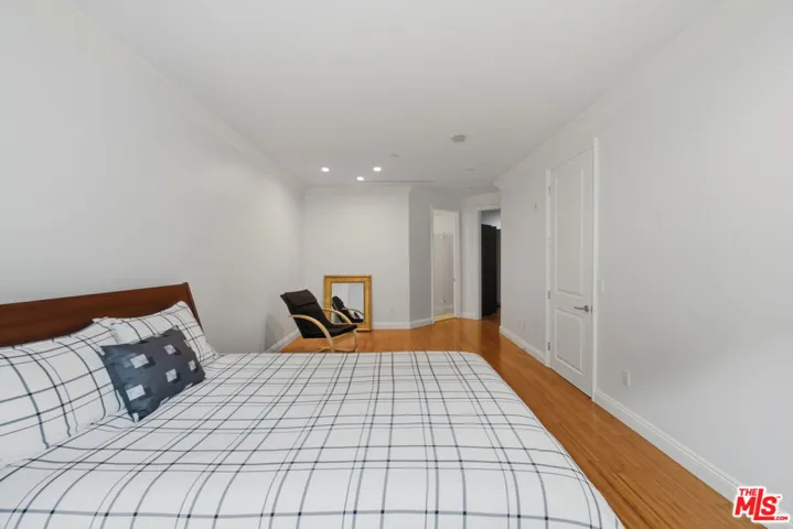 8121 Norton Avenue 201, Los Angeles, California 90046