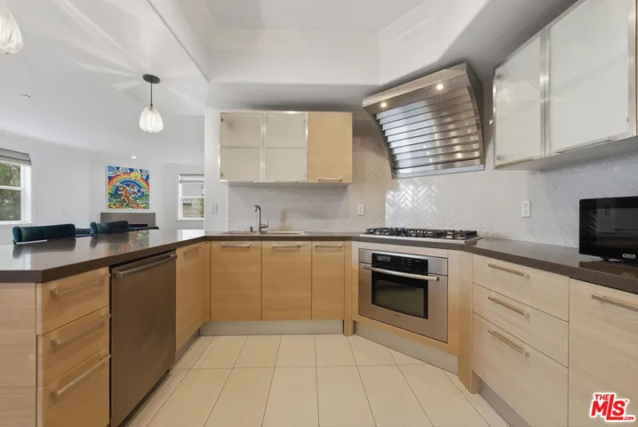 8121 Norton Avenue 201, Los Angeles, California 90046
