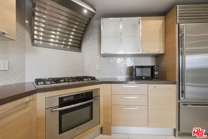 8121 Norton Avenue 201, Los Angeles, California 90046