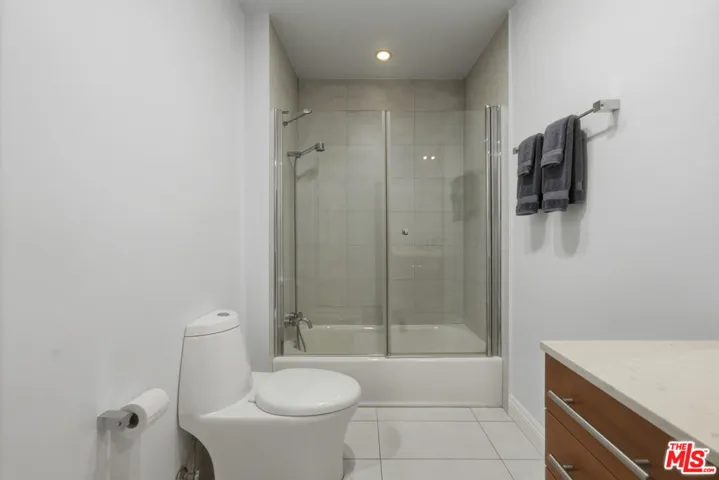 8121 Norton Avenue 201, Los Angeles, California 90046
