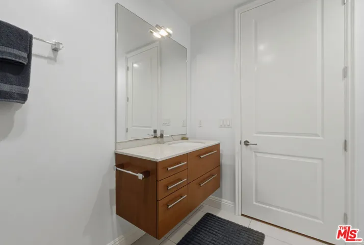 8121 Norton Avenue 201, Los Angeles, California 90046