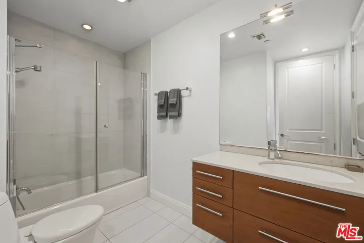 8121 Norton Avenue 201, Los Angeles, California 90046
