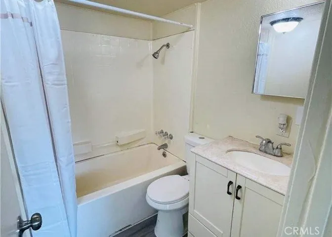 16397 D, Victorville, California 92395
