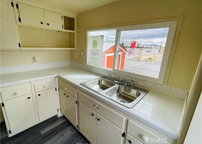 16397 D, Victorville, California 92395