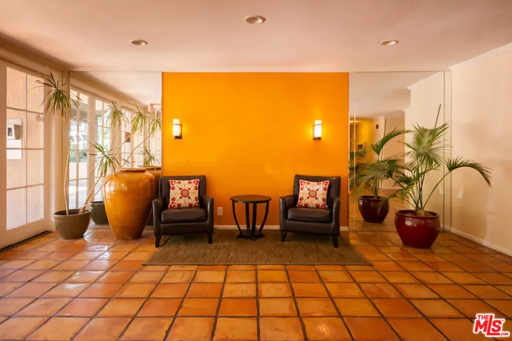 7270 Hillside Avenue 204, Los Angeles, California 90046
