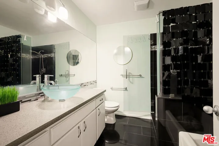 7270 Hillside Avenue 204, Los Angeles, California 90046