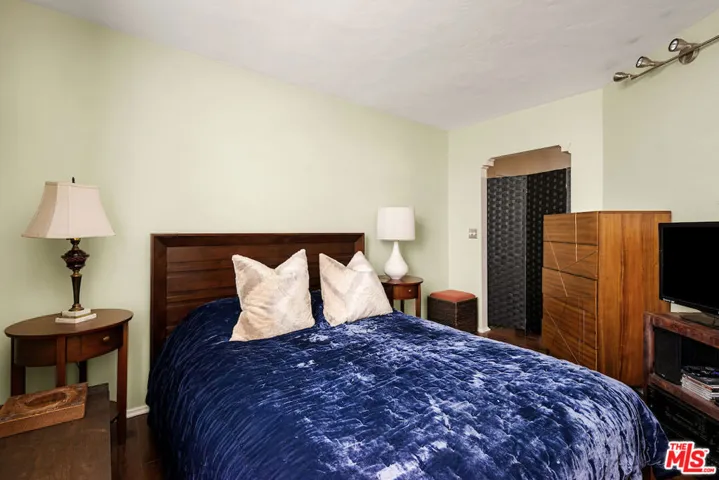 7270 Hillside Avenue 204, Los Angeles, California 90046