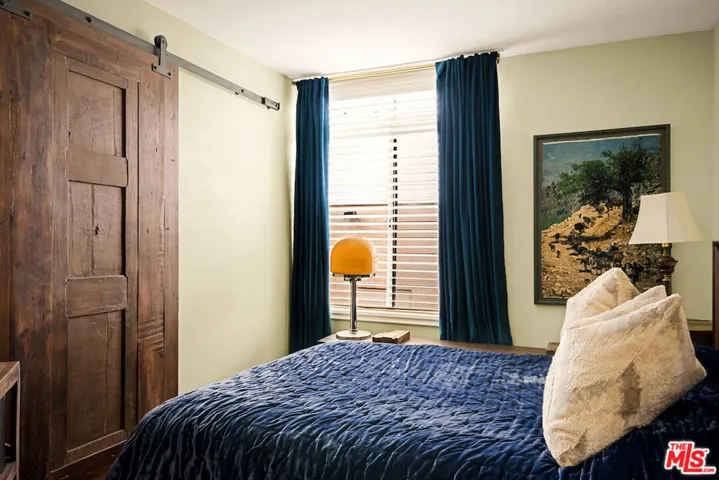 7270 Hillside Avenue 204, Los Angeles, California 90046