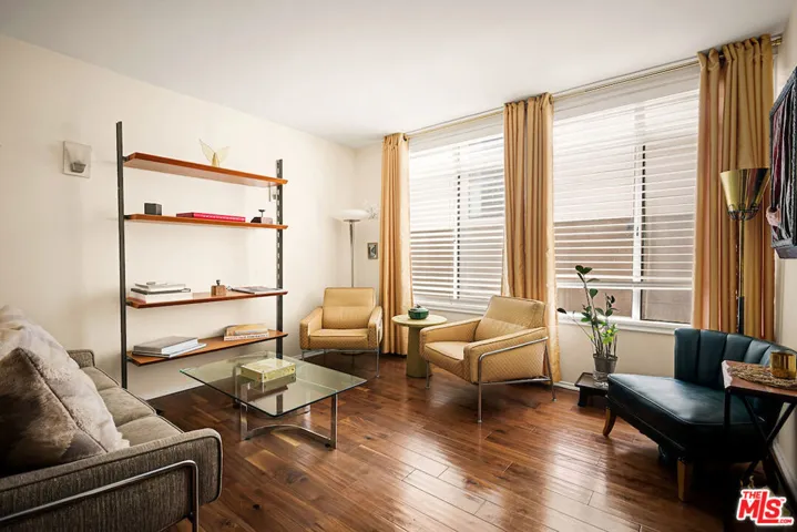 7270 Hillside Avenue 204, Los Angeles, California 90046