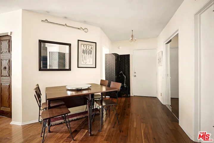 7270 Hillside Avenue 204, Los Angeles, California 90046