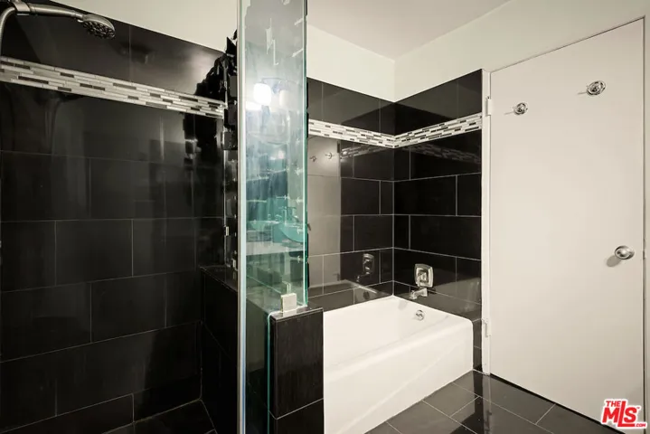 7270 Hillside Avenue 204, Los Angeles, California 90046