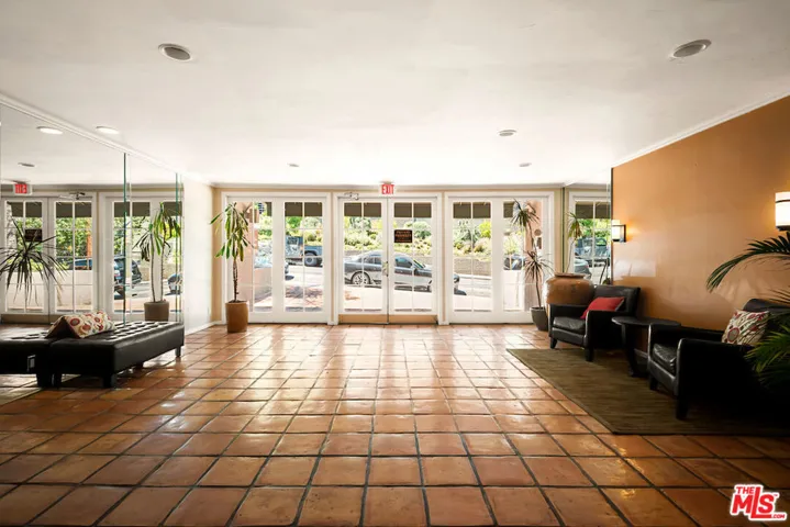 7270 Hillside Avenue 204, Los Angeles, California 90046