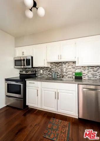 7270 Hillside Avenue 204, Los Angeles, California 90046