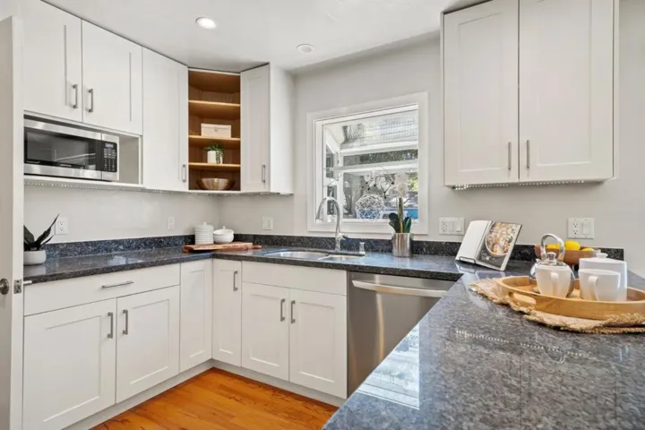 1035 Cherry Street, San Carlos, California 94070