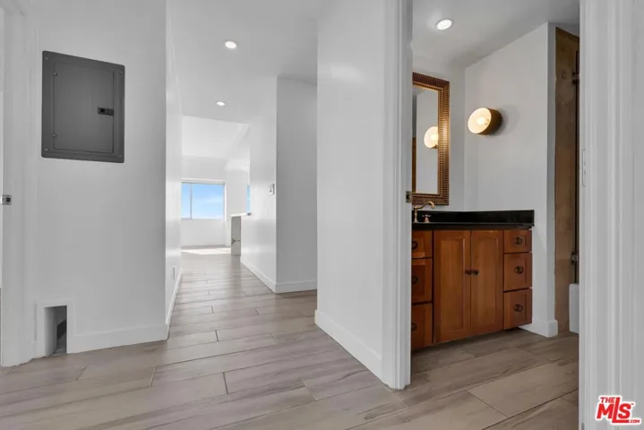1155 N La Cienega Boulevard 1106, West Hollywood, California 90069