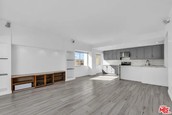 1155 N La Cienega Boulevard 1106, West Hollywood, California 90069
