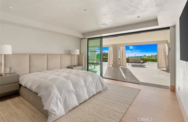 Lower level guest suite
