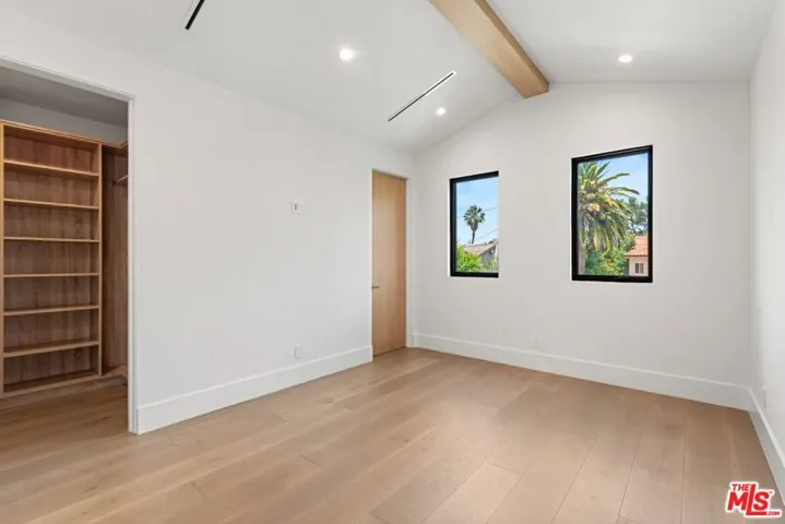5347 Amigo Avenue, Tarzana, California 91356