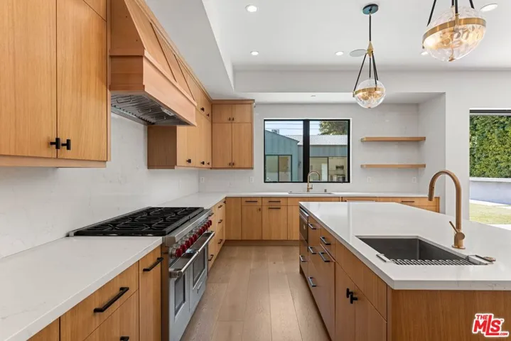5347 Amigo Avenue, Tarzana, California 91356