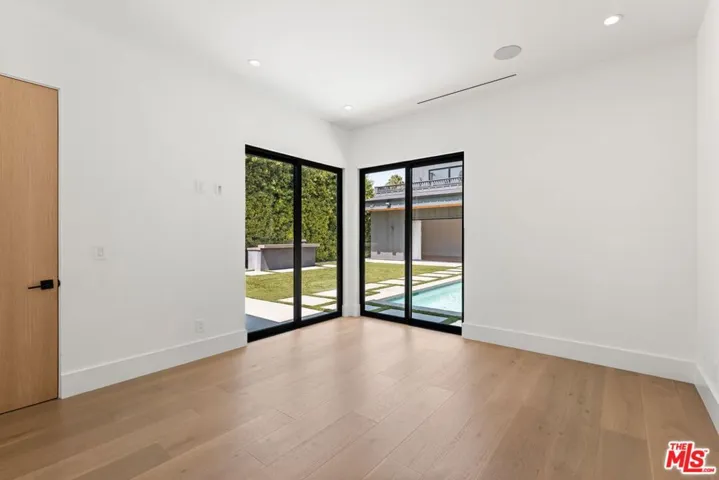 5347 Amigo Avenue, Tarzana, California 91356