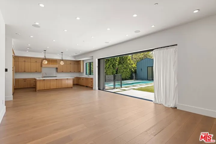 5347 Amigo Avenue, Tarzana, California 91356