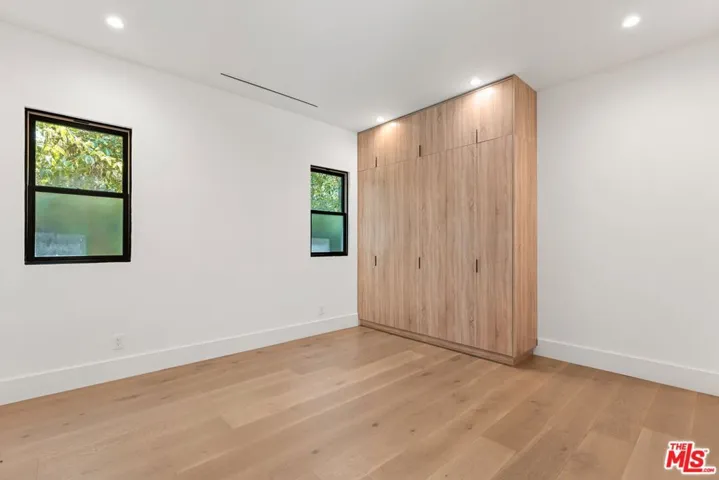 5347 Amigo Avenue, Tarzana, California 91356