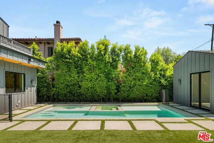 5347 Amigo Avenue, Tarzana, California 91356
