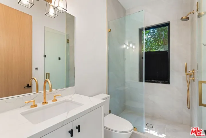 5347 Amigo Avenue, Tarzana, California 91356