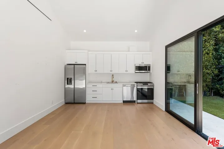 5347 Amigo Avenue, Tarzana, California 91356