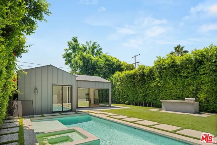 5347 Amigo Avenue, Tarzana, California 91356