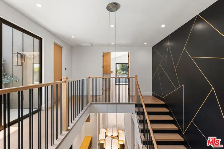 5347 Amigo Avenue, Tarzana, California 91356