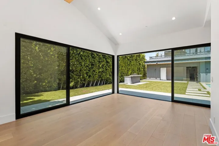 5347 Amigo Avenue, Tarzana, California 91356
