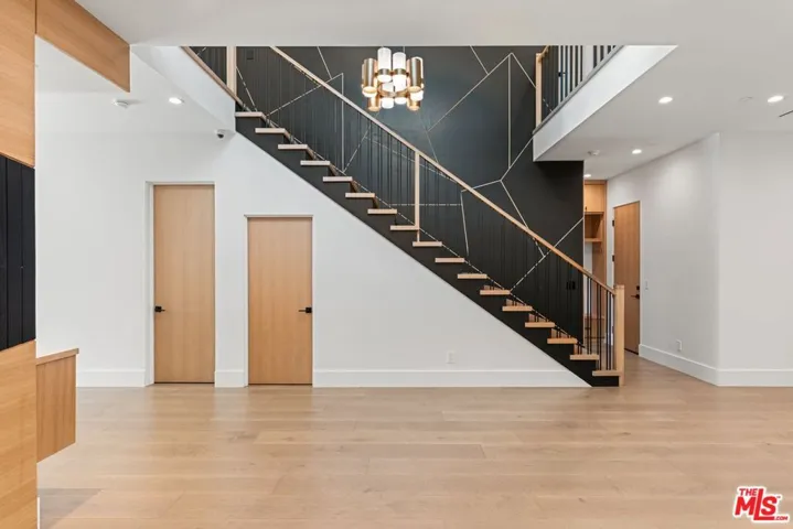 5347 Amigo Avenue, Tarzana, California 91356